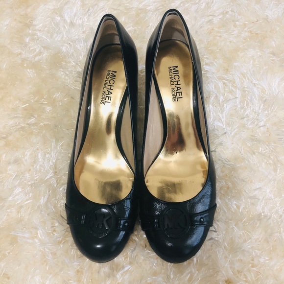 MICHAEL KORS Black Leather Round Toe Logo Heels. - Picture 3 of 5